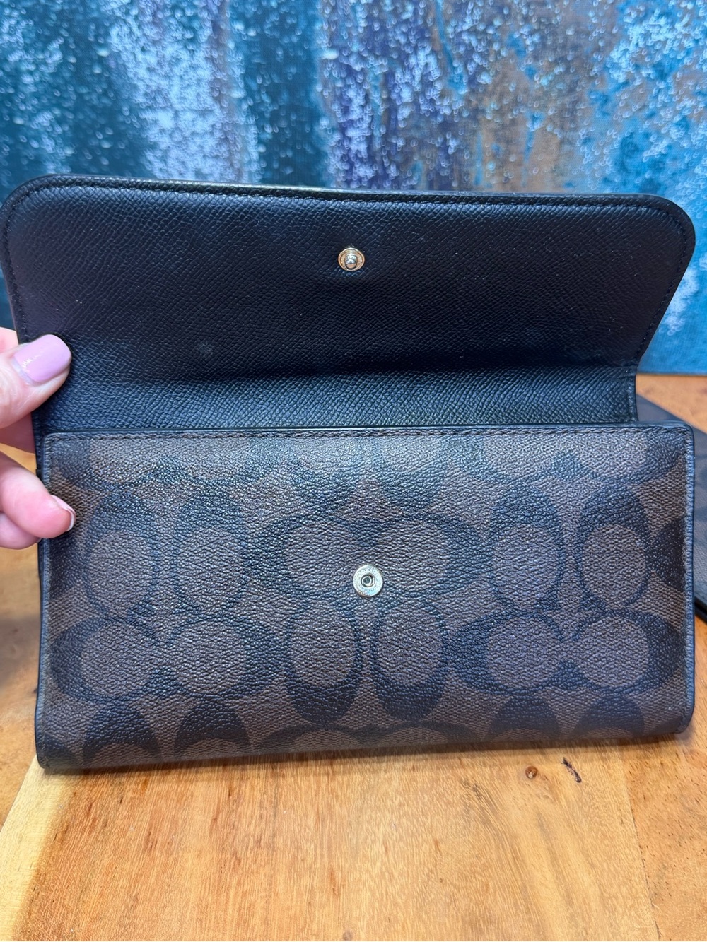 Coach Classic Peyton Signature Envelope Tri-Fold Checkbook Wallet Chocolate Brow - Picture 13 of 14